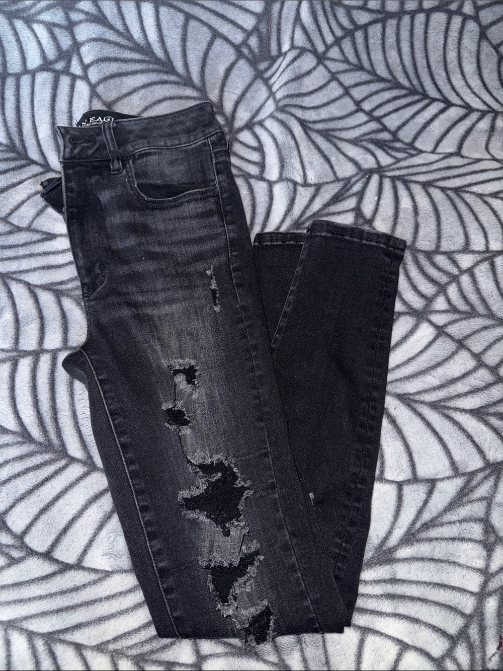 American Eagle “ Hi Rise Super Super Stretch” Black Distressed Skinny Jeans Sz 6